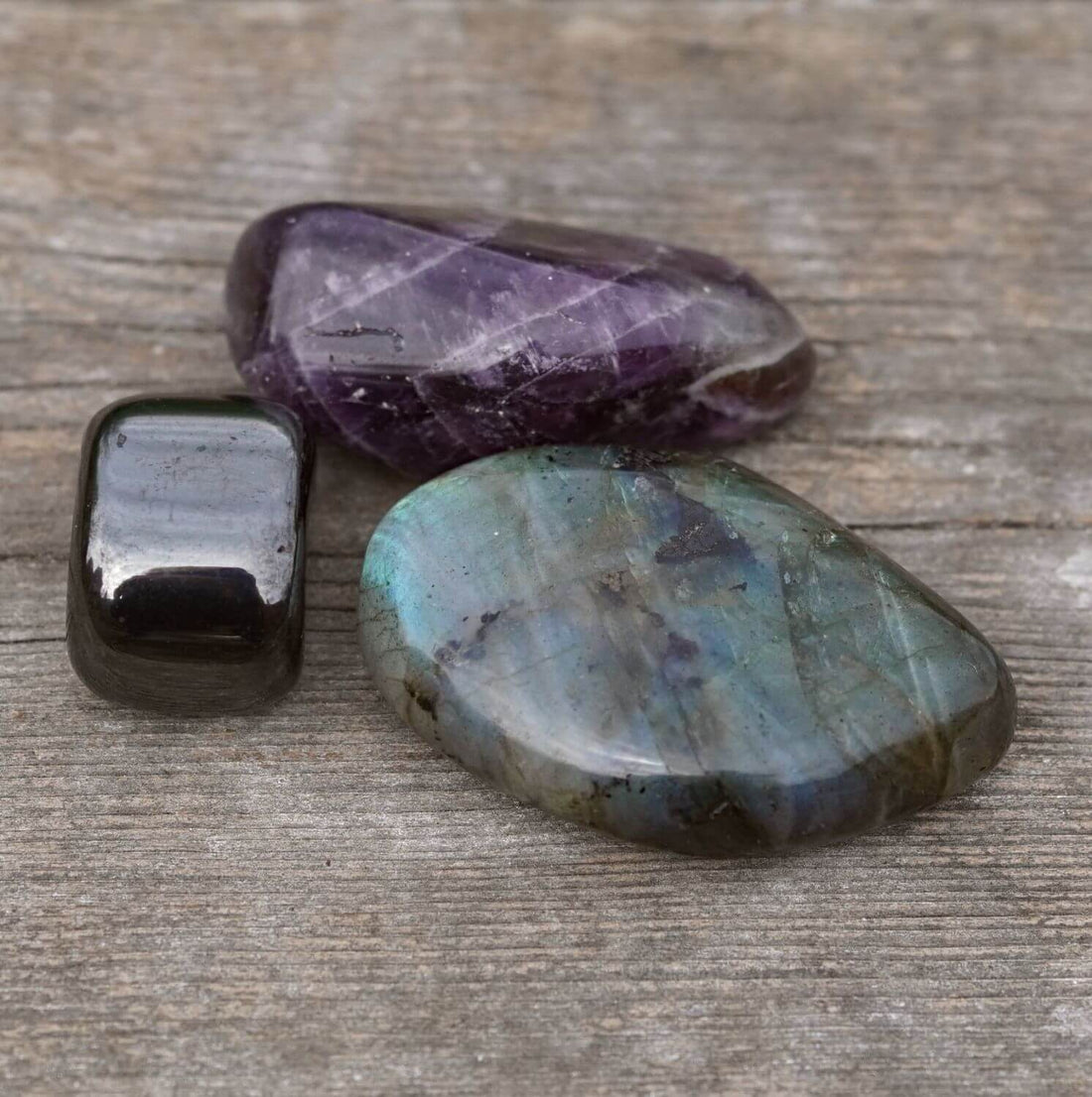 cristale pentru sanatate : hematit, labradorit, ametist