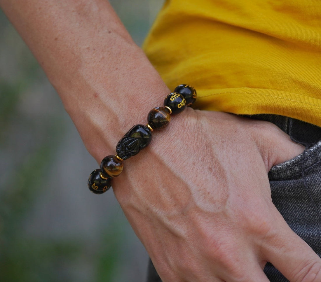 bratara feng shui cu mantre norocoase ,pi xiu si 2 margele din ochi de tigru