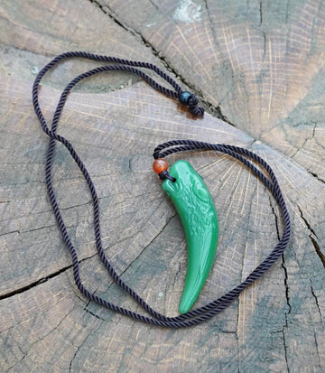 Pandantiv cu Snur Colt de Lup Verde