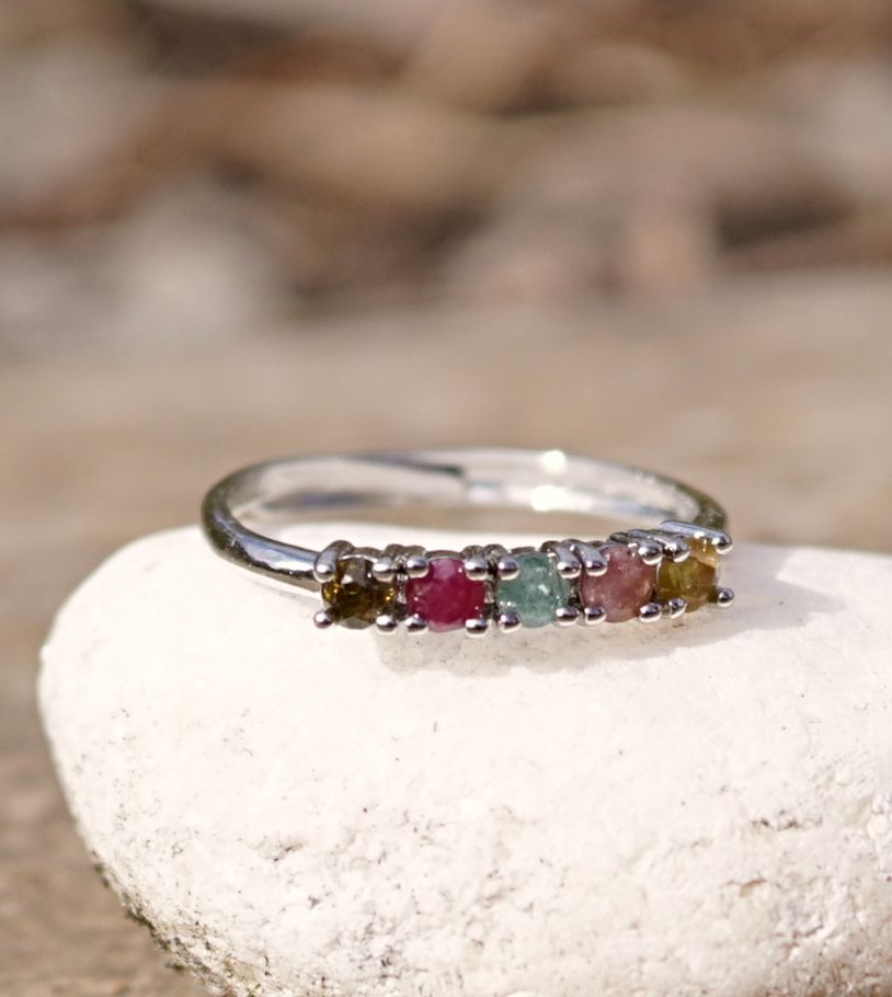 inel cu 5 pietre de turmalina colarata pentru protectie