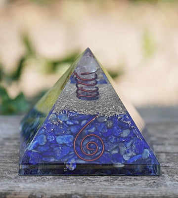 Piramida cu cristale Lapis Lazuli - intelepciune si concentare