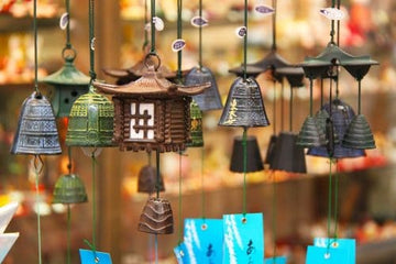 Clopoței de vânt suspendați, folosiți ca decorațiune Feng Shui
