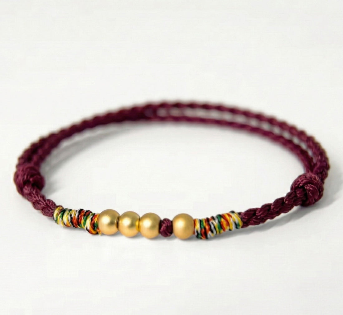 Brățară Minimalistă Tibetană "4 Piloni ai Armoniei", Mărgele Aurii, Șnur Împletit Hand-Made, Protecție și Echilibru, Mărime Reglabilă, Visiniu sau Negru
