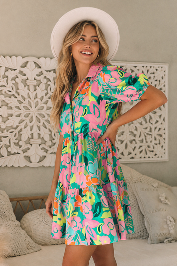 Rochie scurtă cu imprimeu floral multicolor și croială lejeră "Farmec Tropical"