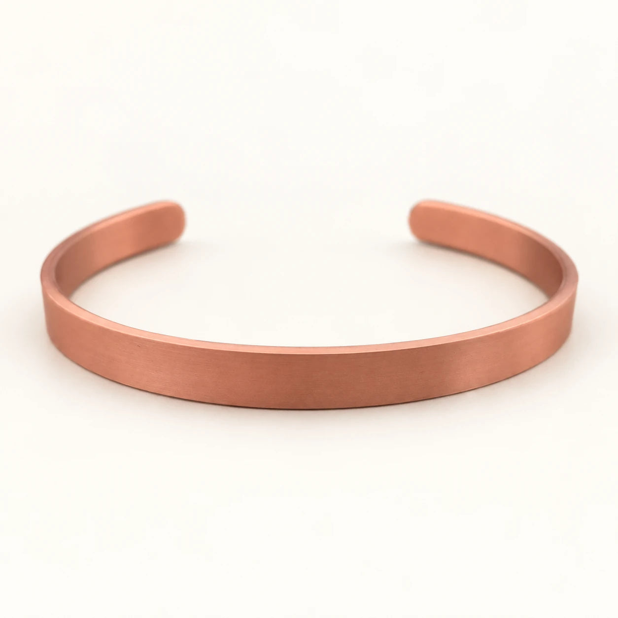 Brățară clasică din cupru fără magneți, bandă de 8 mm, pe fundal deschis