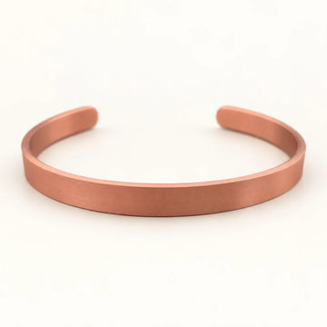 Brățară clasică din cupru fără magneți, bandă de 8 mm, pe fundal deschis