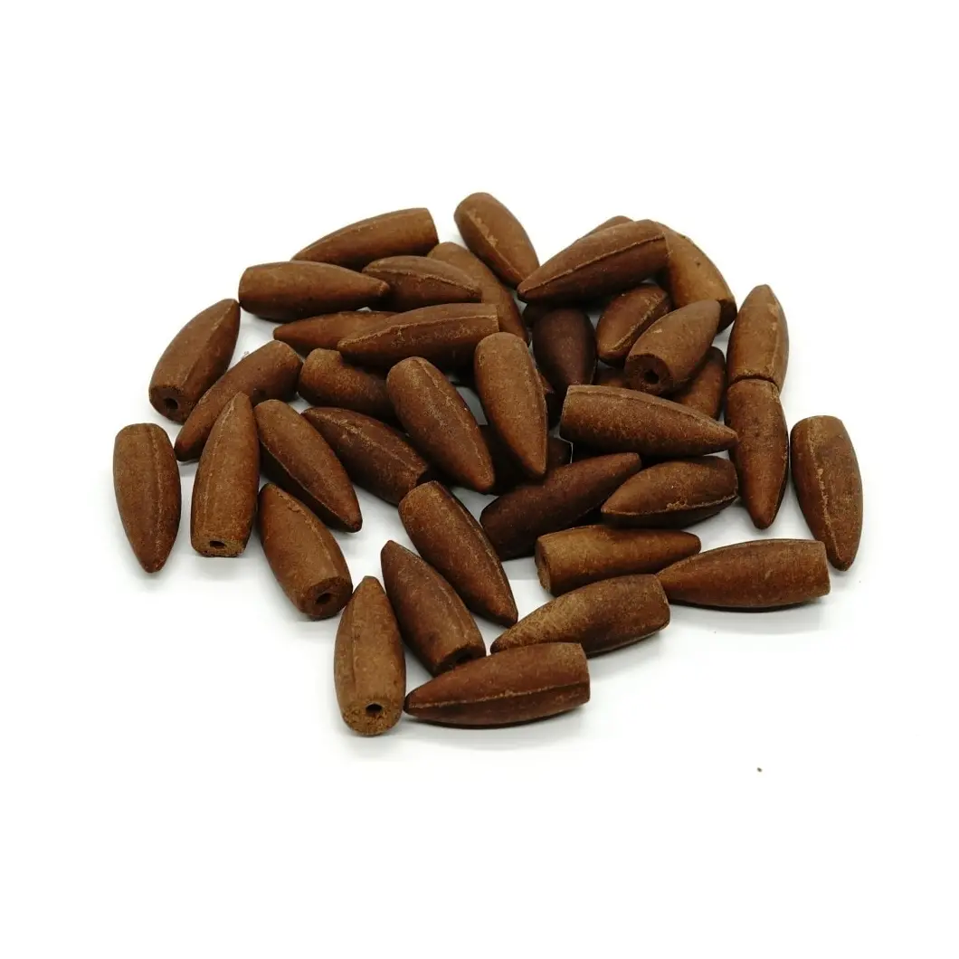 Detaliu conuri parfumate cu salvie albă, cu orificiu pentru fum descendent
