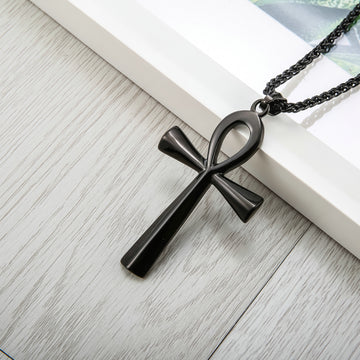 lant cu cruce egipteana Ankh, un simbol antic egiptean ce reprezintă viața eternă, nemurirea, fertilitatea și puterea divină