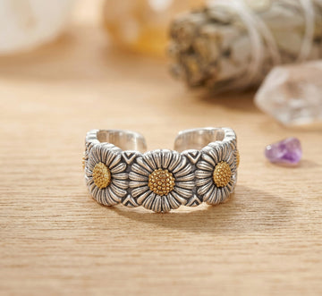 Inel Ajustabil "Bloom", Design Floral Bicolor, Finisaj Argintiu Antichizat cu Accente Aurii, Talisman pentru Evoluție și Vitalitate, Mărime Universală