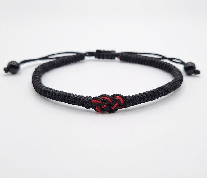 Brățară Tibetană „Nodul Destinului” Creată Manua – Amuletă de Protecție și Noroc, Disponibilă pe Roșu sau Negru