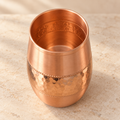 Pahar din cupru model Style, 300 ml – vedere de sus a interiorului și a benzii decorative ciocănite.