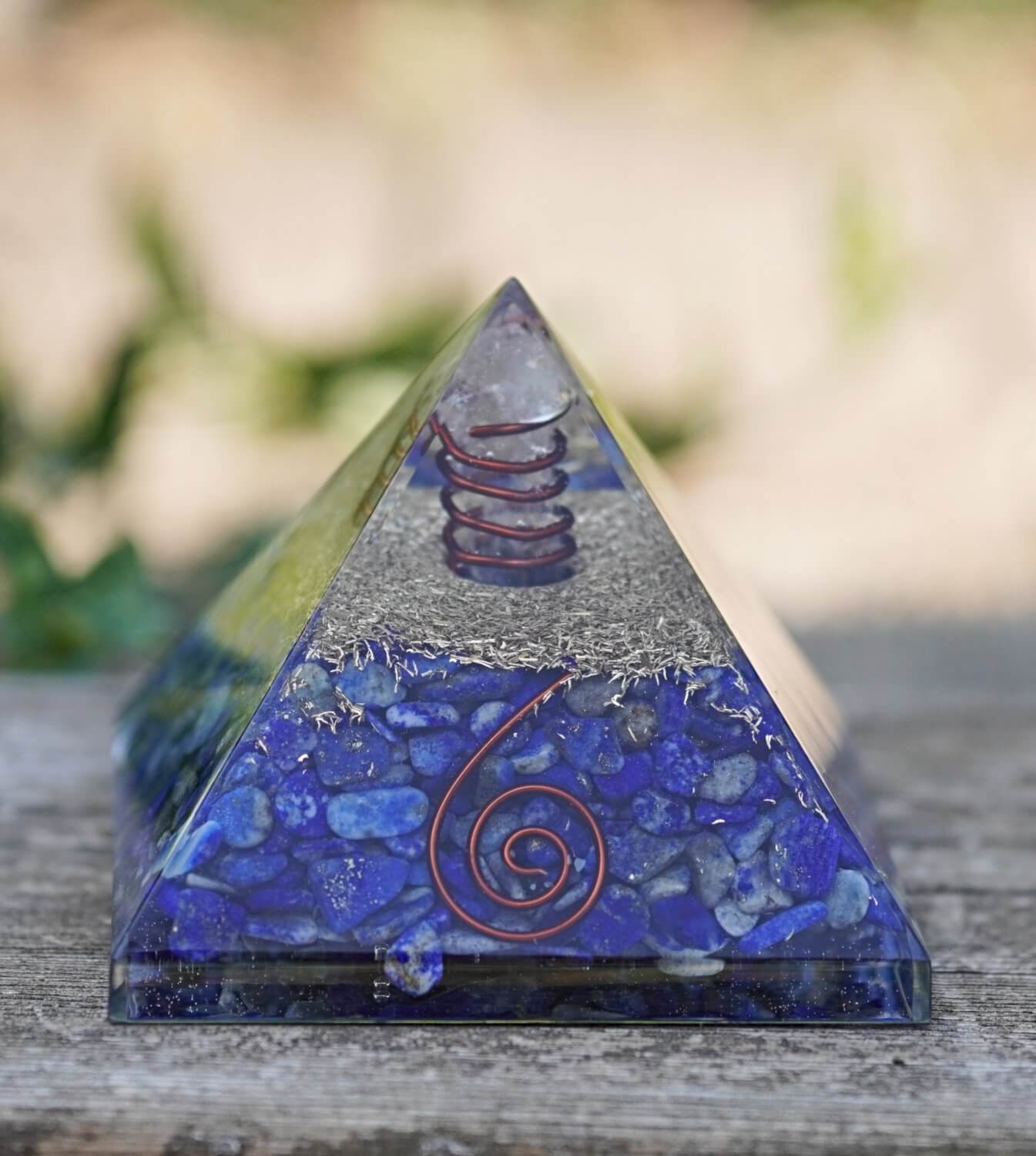 Piramida cu cristale Lapis Lazuli - intelepciune si concentare