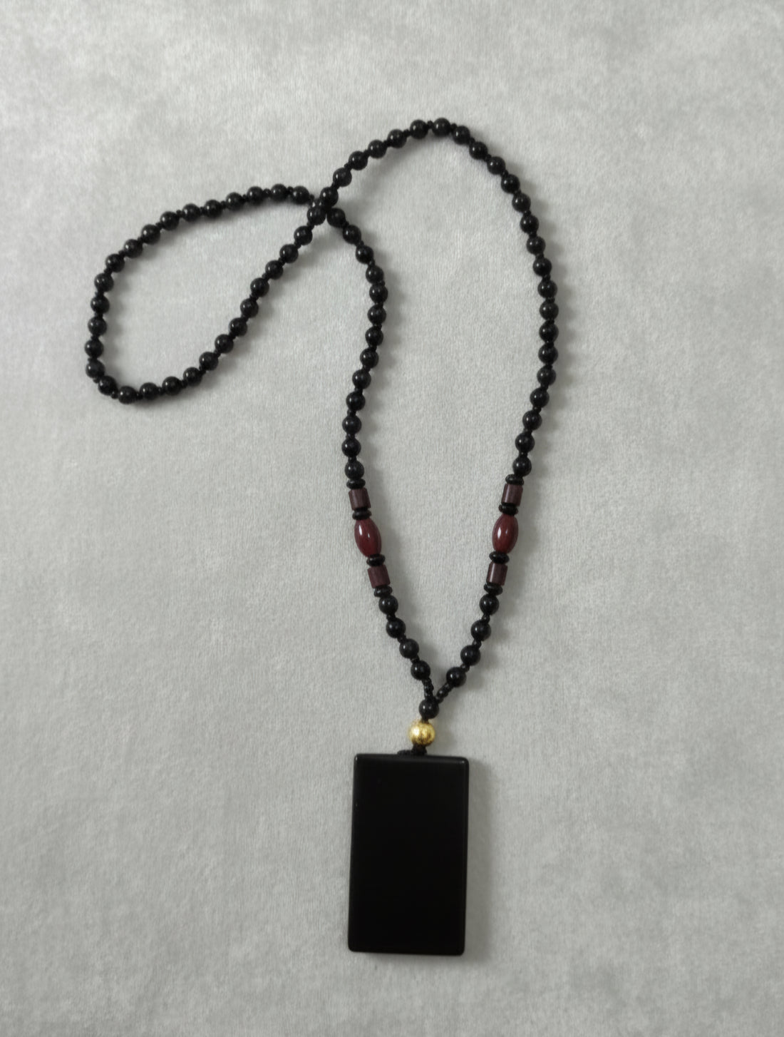 colier cu pandantiv din obsidian negru