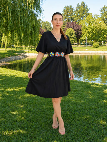 Rochie de Vara pentru Vacanta "Midnight Blossom", Stil Boem cu Broderie Multicolora, Maneci Lotus si Spate Elastic, Material Rezistent la Sifonare, Negru
