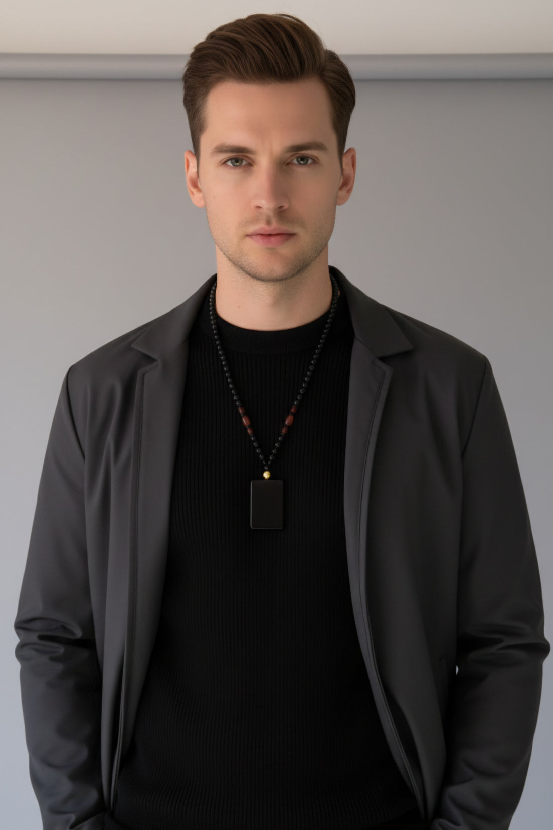 colier cu pandantiv din obsidian negru