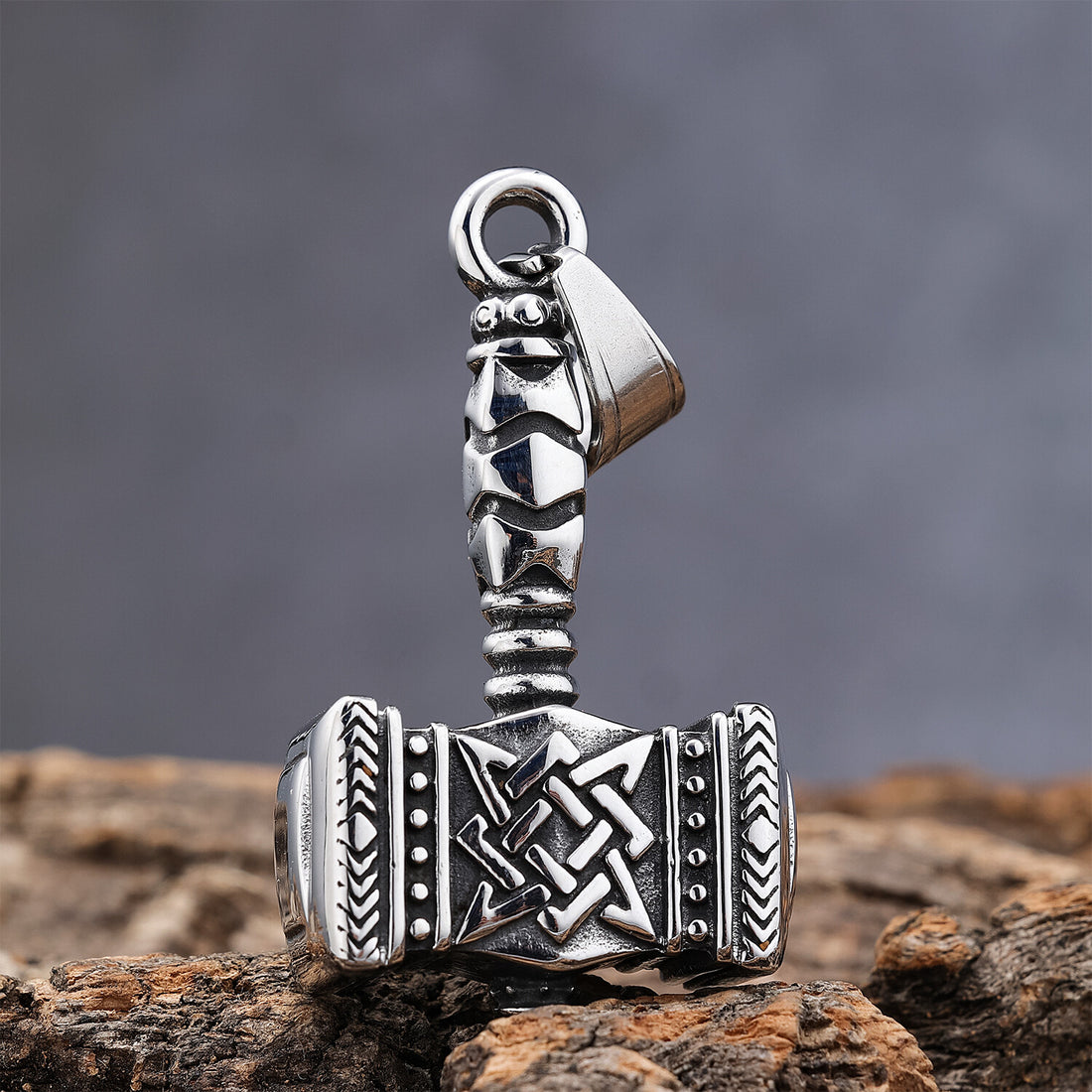 colier cu pandantiv viking ciocanul lui thor