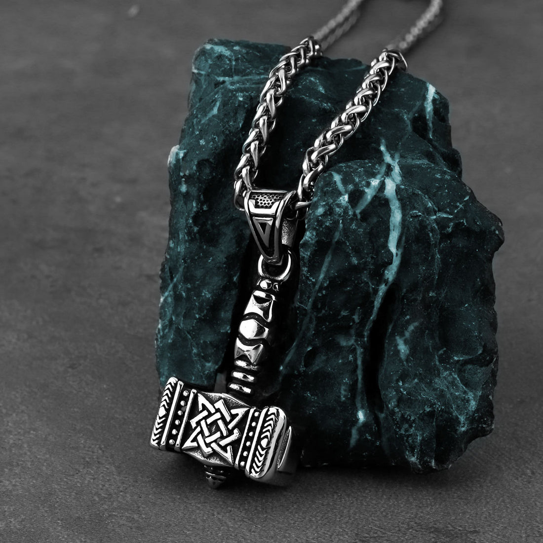 colier cu pandantiv viking ciocanul lui thor